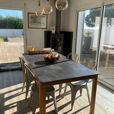Maison Lumineuse Avec Suite Parentale Et Piscine A Deux Pas De La Plage Villa *