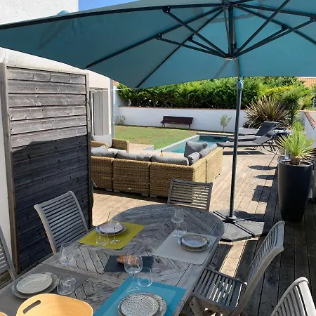 Maison Lumineuse Avec Suite Parentale Et Piscine A Deux Pas De La Plage *