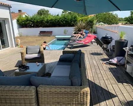 Maison Lumineuse Avec Suite Parentale Et Piscine A Deux Pas De La Plage